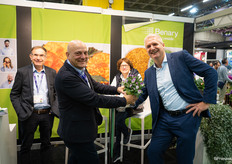 Wim Zandwijk van Muller Seeds komt even een kijkje nemen bij Benary