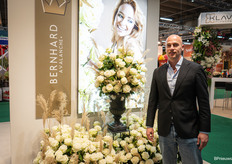 Rob Meijdam met de Avalanche rozen van Bernhard