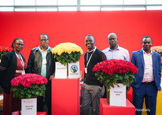 Het Oegandese team van Pearl Flowers