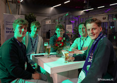 Deze studenten van InHolland kwamen een kijkje nemen op de Dag van de Coöperatie voor hun opleiding Tuinbouw & Agribusiness