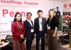 Siwen Yin, Yun Xia Gao, Hai Bang Hao en Ying Tuo van Bio-e Peony