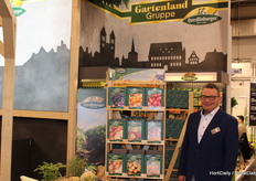 Frank Diedenhofen (Gartenland GmBH) Dit bedrijf maakt al jaren verpakkingen voor de hobbymarkt.Nieuw in het leveringsprogramma zijn de gekleurde poot aardappelen. Ziet er aantrekkelijk en kleurrijk uit.