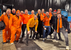 Donderdagavond won Kjeld Nuis een bronzen medaille op de 1500 meter, en deze bloemenmannen waren er ook getuige van