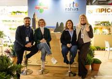 Het team van L'Ortofrutticola met hun geurende planten