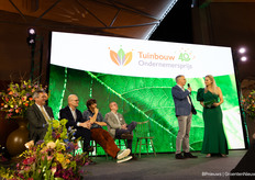 Panelgesprek met Meindert Stolk (gedeputeerde Economie en Innovatie van provincie Zuid-Holland), Rob Heesen (directeur Business Development & Partnerships bij Albert Heijn) en de genomineerden voor de thema prijs