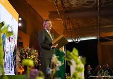 Meindert Stolk maakt de winnaar van de themaprijs bekend