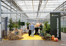 Op het terrein bevindt zich ook een belevenispark dat jaarlijks ongeveer 300.000 bezoekers trekt, hier werd daar meer informatie over gegeven