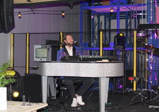 Een gezellige band bracht direct sfeer.