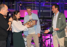 Nog meer cadeaus uit handen van collega's.