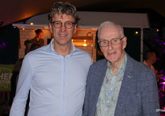 Mark van der Knaap van Anthura en Henk van Staalduinen waren gezellig in gesprek.