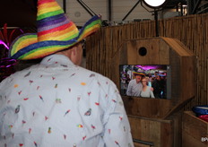 Bij de entree stond deze foto booth. Veel mensen maakte leuke foto's.