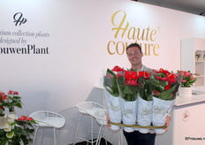 Rick van Deventer van HouwenPlant. Sinds deze beurs leveren ze hun anthuriums in gouden trays.