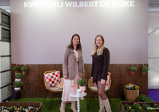 Heleen de Rijke en Rianne van der Sar - de Rijke van Kwekerij Wilbert de Rijke, de Lavendel Stoechas komen weer in week 14 en de teelt van ranonkel is bijna klaar.