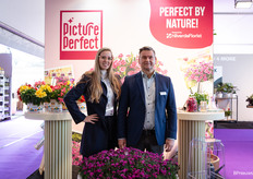 Nikki Spaargaren en Co Overduin van HilverdaFlorist, een van de weinige veredelaars op de Flora Spring Expo