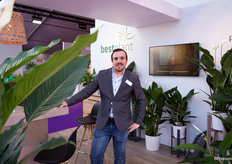 Patrick Krijgsman van Bestplant met de spathiphyllum in verschillende potmaten