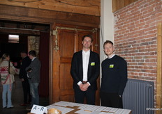 Matthijs Crouwers en Aron Emilsson van Greenhouse Sustainability verzorgden vriendelijk de naam stickers van A tot R.