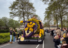 Insecte mécanique is uitgeroepen tot de mooiste corsowagen van het Bloemencorso 2026, van Corsogroep KAVB Noordwijkerhout