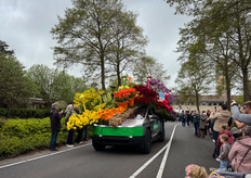Een heuse Tesla Cybertruck met nummerbord uit Kentucky van DeVroomen met Sesame Street thema