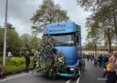 Een mooi versierde Gomes truck