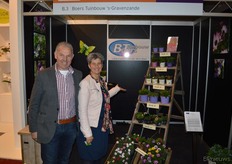 Gerrit en Joke Boers van Boers Tuinbouw. De trap is een echte, old-school druiventrap.