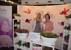 Ivonne v/d Akker en Petra v/d Voort van Bella fuchsia.