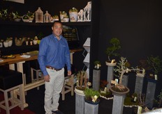 Bonasai boompjes, een exclusief segment waarin Oriental Growers een van de spelmakers is. Op de foto Joost Niebuur