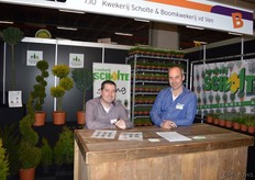 Jasper Scholte van Kwekerij Scholte en Marc Caris van Boomkwekerij Van de Ven deelden samen een stand.