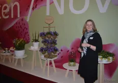 Chantal Adriaans vertelde iedere bezoeker graag over de laatste nieuwkomers en innovaties in bloemenland.