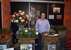 Jan de Snaijer van Bloemencentrum De Oude Proeftuin, kwekerij en bloemencentrum in één. De Snaijer werd in 2012 verkozen tot beste kerststerrenkweker van het land.