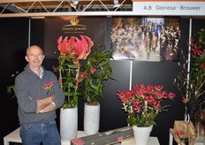 Wim Brouwer van Crown Jewels. De kweker doet in gloriosa's, een bloem die van nature een soort kroonvorm heeft. Tijdens de inhuldiging van Willem Alexander mocht de kweker het decor van de ceremonie met zijn bloemen opfleuren.