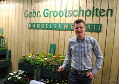 Bij Handelskwekerij Gebr Grootscholten fotograferen we Vince Vaarting bij de ranonkels