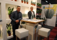 Berry van der Zwet en Tom van Zamioculcas-kwekerij Van Winden-Erica