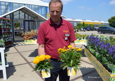 Bernd Krämer van Volmary laat de Solena Compact (links) en de Solena Double (rechts) zien.
