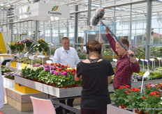 Vanuit de Flower Trials was een media groep onderweg om overal een kort item te maken.