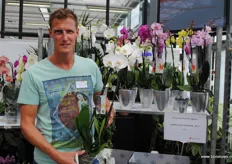 Ronald van kwekerij Piet Vijverberg. Naast Phalaenopsis kweken ze Dracaena en Dipladenia