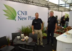 René Schrama en Henk de Jong van CNB New Plants, een partij die men in de hand kan nemen wanneer men een nieuwe soort succesvol op de markt wil zetten.