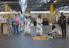 Koffie geserveerd op traditionele Ethiopische wijze.