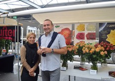 Monica Scaparro en Alessandro Ghione van NIRP International. De Hard Rock roos, met een kreeft achtige kleur, doet het goed in Ethiopië.