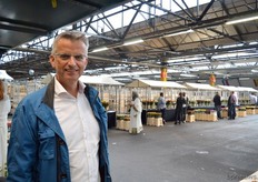 "Paul Ras van Sense Marketing & More kwam ook een kijkje nemen op de bijeenkomst. Hij ondersteund kwekers en veredelaars in de communicatie en de marketing. "Deze bijeenkomst is een goed initiatief. Het is van groot belang dat er meer dat partijen in de keten meer gaan samenwerken en dat er een gesloten keten naar de consument toe ontstaat. Het kost tijd om dit te bereiken, maar deze bijeenkomst is een stap in de goede richting."