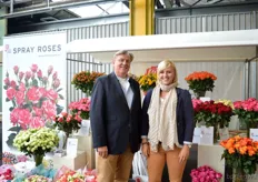 "Robert Ilsink en Cynthia van Nieuwkasteele presenteren nieuwe en bestaande variëteiten van InterPlant Roses. Cynthia: "De Moonwalk wordt veel gekweekt in Ethioie."