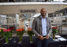 Yassin Legesse Johnson van Sunrise Flowers. In een kas van 18,5 hectare worden 12 varieteiten gekweekt. In het najaar komen Glow en Nightingale in productie.
