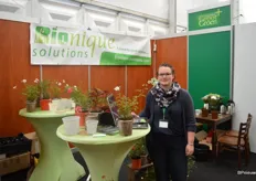 "Bionique Solutions presenteert een biologisch afbreekbare pot. "Met name voor de openbare groenvoorziening interessant, maar nog lastig te verkopen aan particulieren. Hoewel duurzaam en handig, is de pot visueel al gauw niet meer aantrekkelijk, vandaar", vertelt Vicky Clarijs."