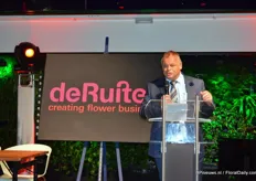 Henk de Groot, directeur van De Ruiter geeft een korte speech