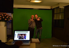 De genodigden konden ook op de foto met Koning Willem Alexander en Koningin Maxima. Nou ja, niet helemaal dan maar indirect wel.