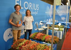 Florius is een veredelaar van hypericum en veronica's. Met name in de hypericum zit veel ontwikkeling en komen er steeds meer kleuren bij. Op de foto Willum van den Hoogen en Siska van Kessel