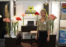Maria Sonneveld van Amazone Amaryllis. De kweker heeft het One-andOnly concept uitgedacht, waarbij de consument een amaryllis mét handig, zelf in elkaar te zetten vaasje kan kopen.