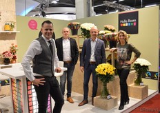 Bart, Marc, Paul en Marleen Holla. Sinds kort is de rozenkweker Fairtrade gecertificeerd en daar krijgen zij naar eigen zeggen veel positieve reacties op.