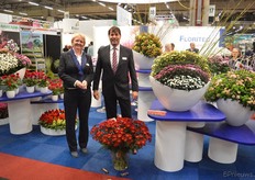 Elly van Kampen en Harry Boers van Floritec Breeding vertellen over de noviteiten, waarvan een prijkt op de voorgrond: de Mars.