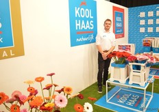 Wilco Poot van Koolhaas, een familiebedrijf dat op twee locaties gebera's en germini's produceert.