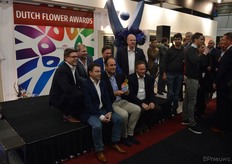 Aan het eind van de dag vonden de uitreikingen van de Dutch Flower Award plaats. Op de achtergrond is ook Marco van Zijverden, CEO van de onderneming, te zien.